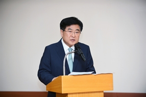 HD현대 권오갑 회장 “실적에 편승 말고 위기 극복 위해 힘 합쳐야”