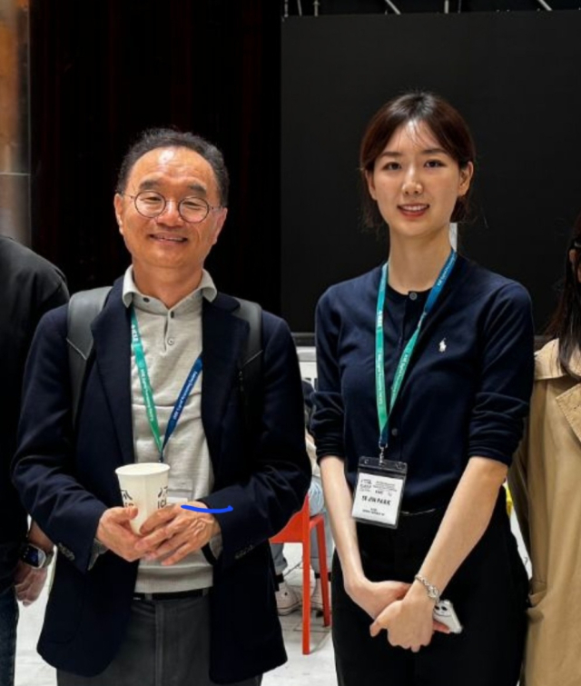 KAIST는 전기및전자공학부 노용만(왼쪽) 교수와 박세진(오른쪽) 박사과정. 사진제공=KAIST