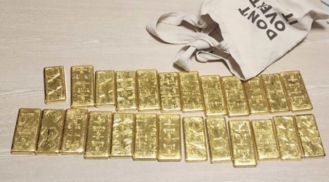 전 경남은행 투자금융부장 A씨가 횡령자금으로 환전한 골드바. 서울중앙지검