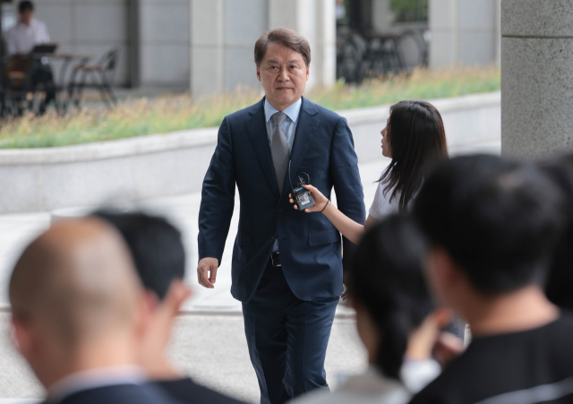 김주현 전 민정수석이 3일 내란특검 조사를 받기 위해 서초구 서울고검으로 들어서고 있다. 연합뉴스