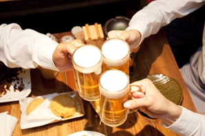 "한여름 맥주 없인 못 살아"…외치는 한국인들 '이 병' 위험 크다는데