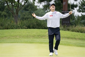 ‘탈골 스윙’ 나병관, 9언더파 몰아치며 단숨에 ‘우승 경쟁’