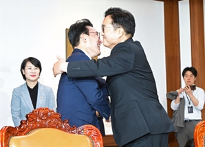 김민석 국무총리 반기는 우원식 국회의장