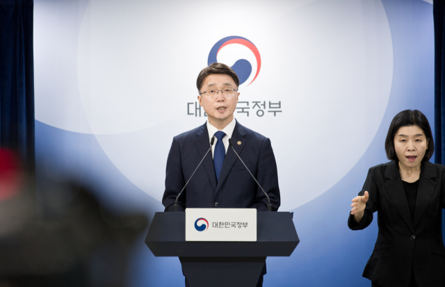 류제명 과학기술정보통신부 제2차관이 4일 서울 종로구 정부서울청사 본관 브리핑룸에서'SK텔레콤 침해사고 최종 조사결과' 관련 브리핑을 하고 있다. 사진제공=과기정통부