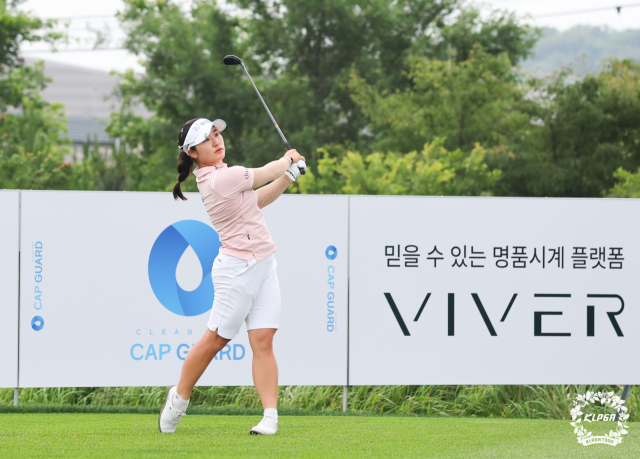 롯데 오픈 2라운드 11번 홀에서 티샷하는 최가빈. 사진 제공=KLPGA