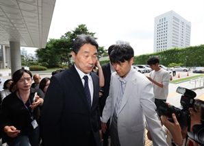 이주호 교육부 장관, 내란 특검 소환조사 5시간 만에 귀가