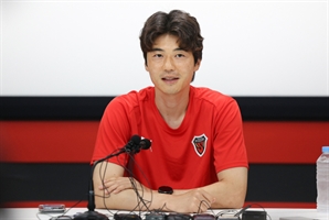 포항 입단 기성용 “할 수 있는 모든 것 쏟아내고 싶다”