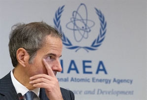 ‘고농축 우라늄 오리무중’ 속 IAEA 사찰단 이란 철수