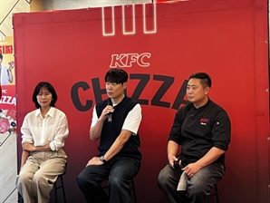 치킨vs피자 못 고르겠다면?…KFC, 신메뉴 켄치짜 출시