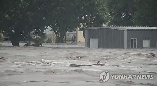 美 텍사스 휩쓴 폭우…최소 13명 사망, 어린이 20여 명 연락두절