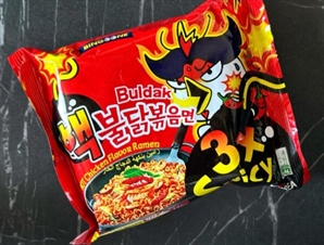 "또 속았네"…잘나가는 K-푸드, '짝퉁' 불닭·비비고 판친다