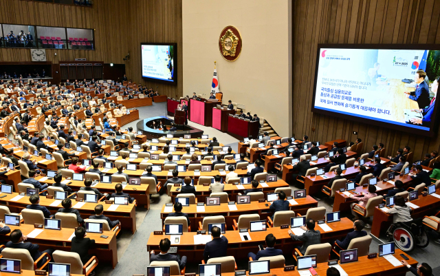 이재명 대통령이 지난달 26일 오전 서울 여의도 국회에서 민생회복 소비쿠폰사업 등을 편성한 추가경정예산(추경)에 대한 시정연설을 하고 있다. 성형주 기자