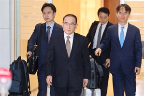 '李대통령 숙제' 안고…위성락 긴급 방미