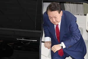 민주당 “외환 유치 정황도…윤석열 즉각 구속해야”