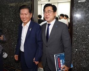 '북콘서트' 정청래 '일주일 살기' 박찬대…호남 공들이는 與 당권주자