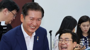 특검 尹 구속영장 청구…"반바지 내란수괴 활보" 정청래·박찬대 일제히 압박