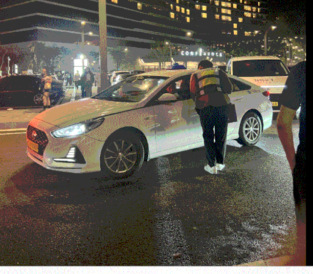 ‘인천공항 택시 공동사업구역’ 내 일부 택시의 불법행위를 근절 위한 관할 기관의 합동 지도 단속 모습. 사진제공=인천시