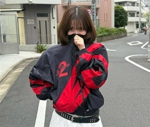 ‘정치색 논란’ 카리나, 40일만에 입 열었다…“알아야 했는데, 무지했다”