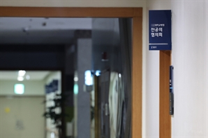 전공의 "복귀 선결조건 1순위, 尹정부 의료개혁 재검토"