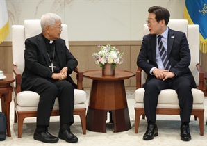 李 대통령 "레오14세 교황님 만나 뵙기를 고대한다"
