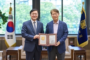 김진오 로봇앤드디자인 회장, 서울대에 2억원 기부