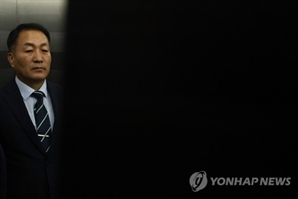'VIP 격노설' 김계환 12시간 특검 조사…"추가 소환도 검토"