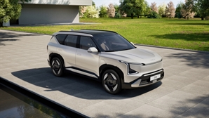 새 전기 SUV 선보인 기아…패밀리카 샛별 'EV5' 뜬다