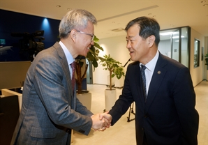 의협 찾은 복지2차관 "의료계와 신뢰 바탕 보건의료정책 마련할 것"