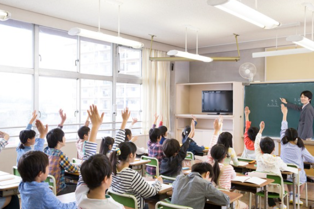 '이 날씨에 에어컨 껐다'…예산 아끼려던 초등학교, 하루 만에 결국