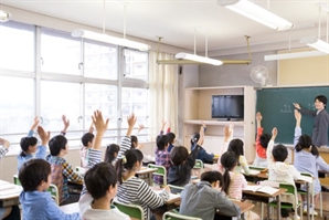 "이 날씨에 에어컨 껐다"…예산 아끼려던 초등학교, 하루 만에 결국
