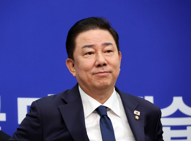 김병기 더불어민주당 당대표 직무대행 겸 원내대표가 9일 서울 여의도 국회에서 열린 최고위원회의에 참석하고 있다. 2025.7.9 연합뉴스