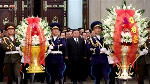 김일성 사망 31주기, 꽃바구니 보낸 외국인들의 정체[북한은 지금]