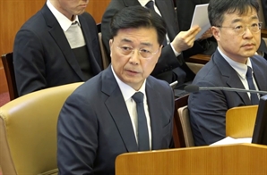 尹 영장 심문 날…특검 ‘체포 지시 폭로’ 홍장원 소환