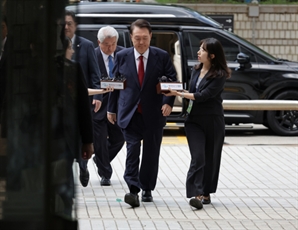 [속보] 尹 구속 전 피의자 심문 오후 2시 22분 시작