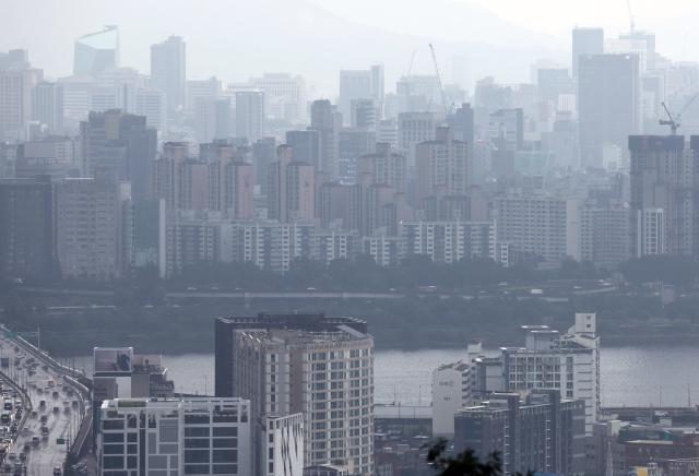 지난달 16일 남산에서 본 서울 시내 모습. 연합뉴스