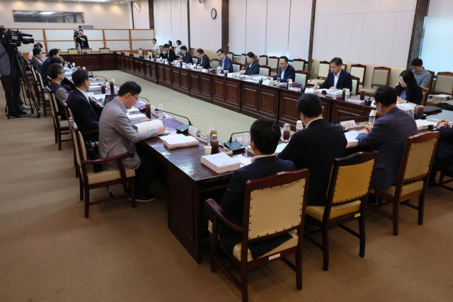 4일 서울 종로구 정부서울청사에서 제4차 국민연금기금운용위원회가 열리고 있다. 연합뉴스