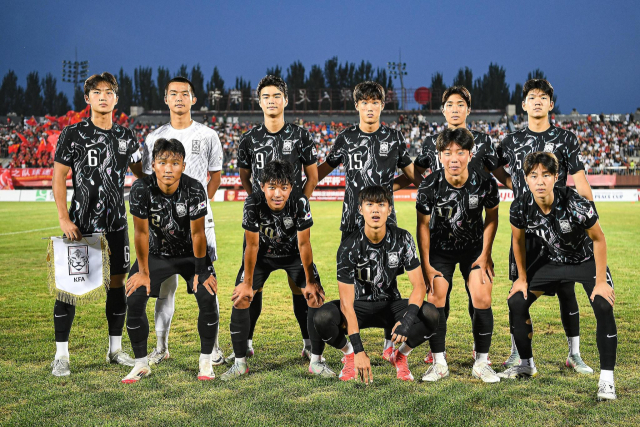 중국에서 열린 4개국 친선대회에서 전승 우승을 차지한 남자 16세 이하 축구 대표팀. 사진 제공=대한축구협회