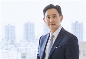 최윤범 고려아연 회장, 신재생에 드라이브…작년 5600억 투자