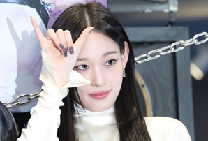 '신세계 외손녀' 애니, "재벌들도 요거트 뚜껑 핥아먹어요?" 질문에 꺼낸 대답은?