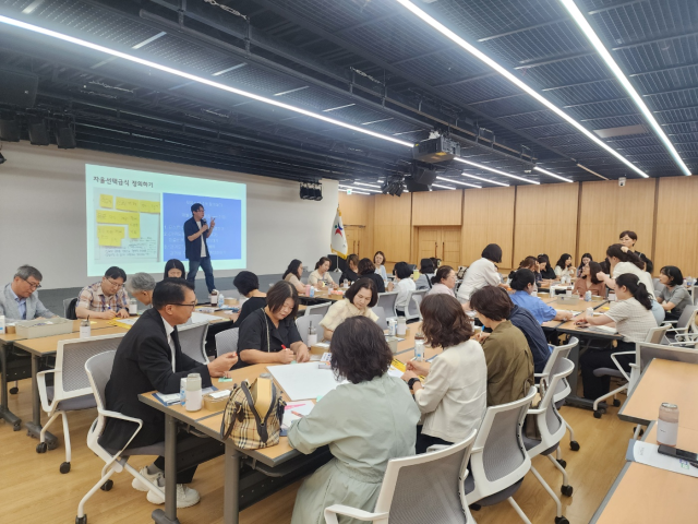 자율선택급식 운영학교 확대와 관련한 토론회. 사진 제공 = 경기도교육청