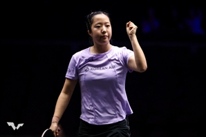 신유빈, 두호이켐과 짝 이뤄 WTT 미국 스매시 女복식 8강행