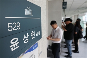 특검 수사에 野 "야당 망신주기" 반발…대응 기구 설치 나서