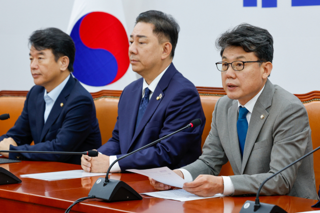진성준 더불어민주당 정책위의장이 10일 오전 서울 여의도 국회에서 열린 정책조정회의에 참석해 발언하고 있다. 2025.7.10/뉴스1