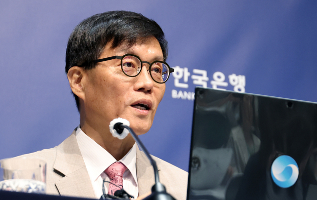 이창용 한국은행 총재가 10일 서울 중구 한국은행에서 열린 금융통화위원회 금리 결정에 대한 기자 간담회에서 발언하고 있다. 사진공동취재단
