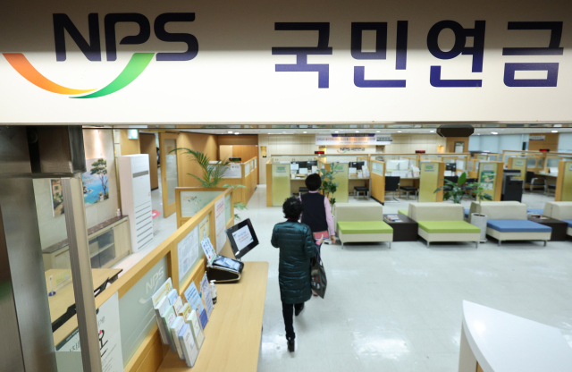 "가족에 맡길까, 공단에 맡길까"…노인 재산 지키는 '공공신탁' 뭐길래