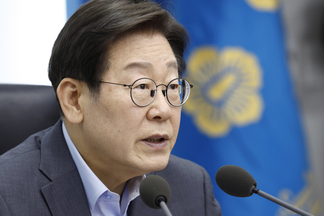 이재명 대통령이 10일 서울 용산 대통령실 청사에서 열린 3차 수석·보좌관 회의에서 발언하고 있다.연합뉴스