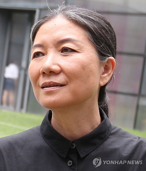 ‘보따리 작가’ 김수자, 佛 문예공로훈장 ‘오피시에’ 수훈