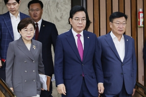 국힘, 갤럽 조사도 19%…5년 만에 20%선 붕괴