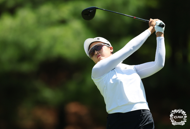 김민주가 11일 하이원리조트 여자오픈 2라운드 7번 홀에서 티샷을 날리고 있다. 사진 제공=KLPGA