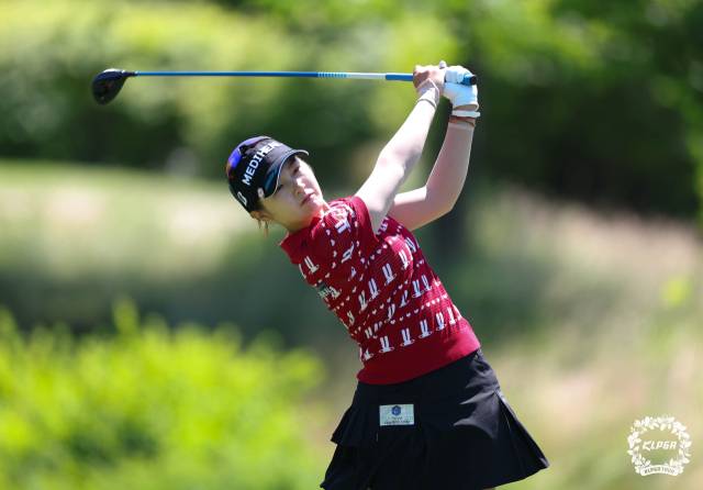 11일 하이원리조트 여자오픈 2라운드 7번 홀에서 티샷을 날리고 있는 박현경. 사진 제공=KLPGA